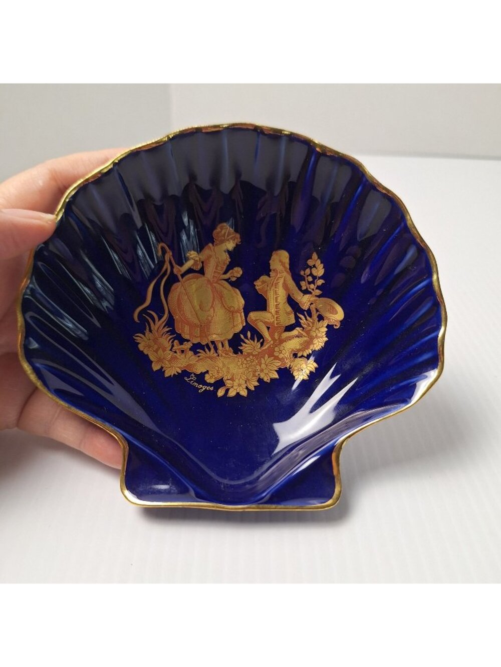 VINTAGE LIMOGES COBALT BLUE COURTING COUPLE GOLD SHELL SHAPE TRINKET TRAY DISH